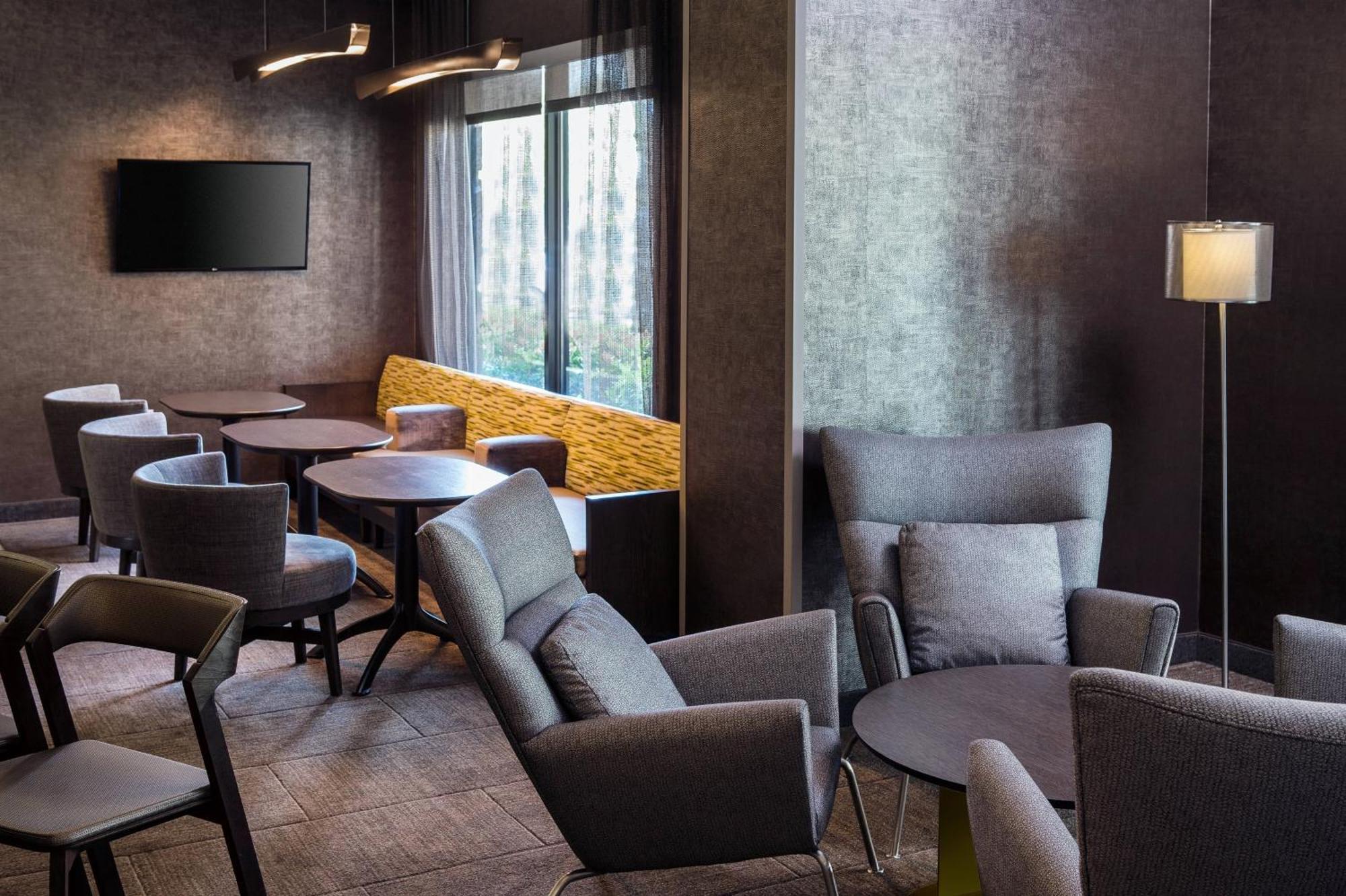 Springhill Suites Бейкерсфілд Екстер'єр фото